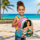 Mochila Princesas Sua Filha Brilhando na Sala